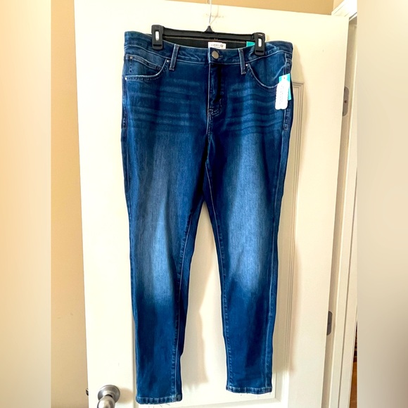 NWT! Everflex by Maurice’s Women's Blue Jeans, Distressed High Rise Size 16W - Picture 1 of 16